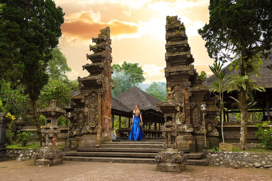 Tranquil Pathways of Batukaru Temple: A Journey into Bali's Sacred Serenity Batukaru Temple