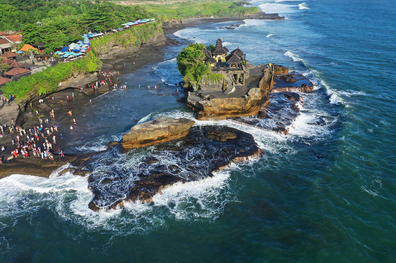 Exploring the Majestic Beauty of Tanah Lot Temple Tanah Lot Temple